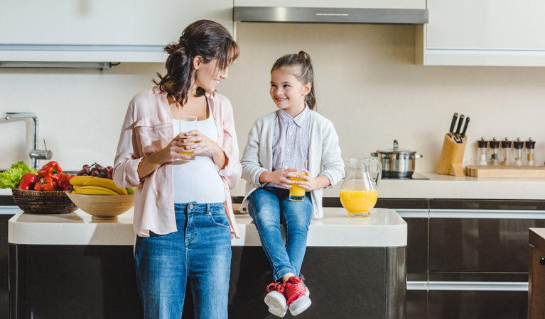 Mother_Daughter_Smiling