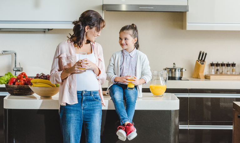 Mother_Daughter_Smiling